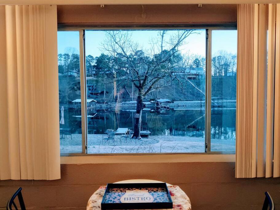 #02 - Unique Lakeside Studio Cottage- Pet Friendly Hot Springs Exteriör bild